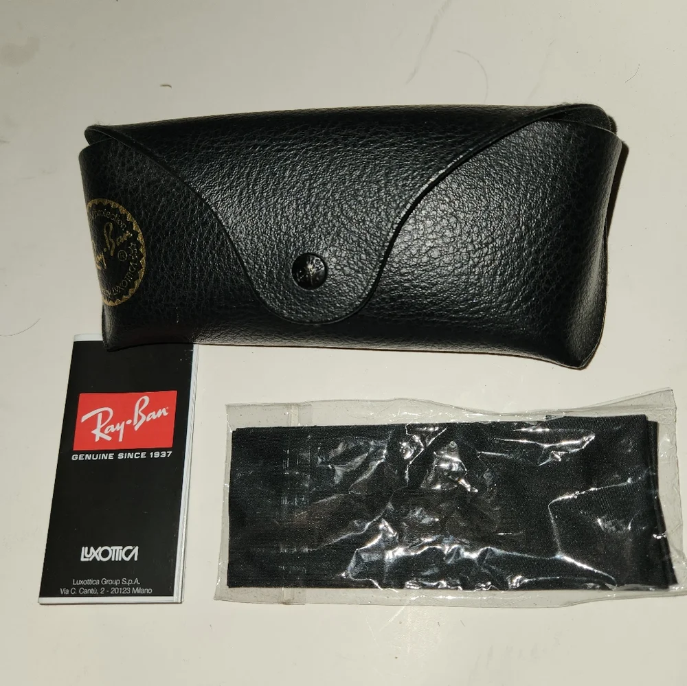 Ray-Ban class case,cleaner - Picture 1 of 2